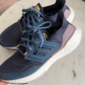 Adidas Ultraboost 22 'Denim' Running Shoes in the Shadow Navy/Wonder Size 8